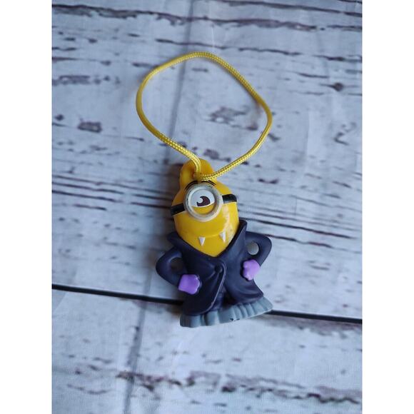 General Mills 2013 Minions Despicable Me 2 Vampire Stuart Mini Minion Ornament - Picture 1 of 4